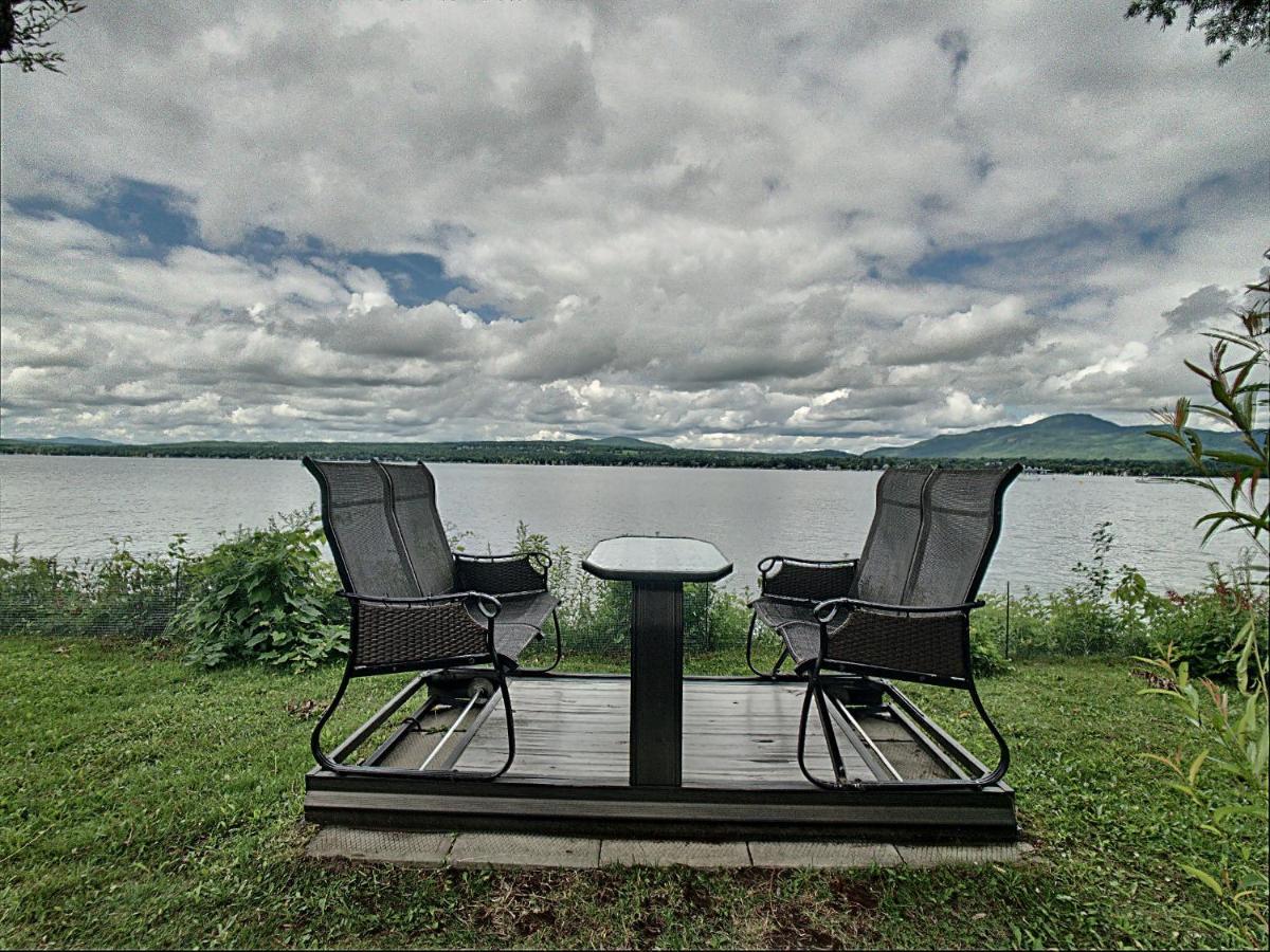 Location Tourisme Estrie - Oberge Du Village マゴグ エクステリア 写真
