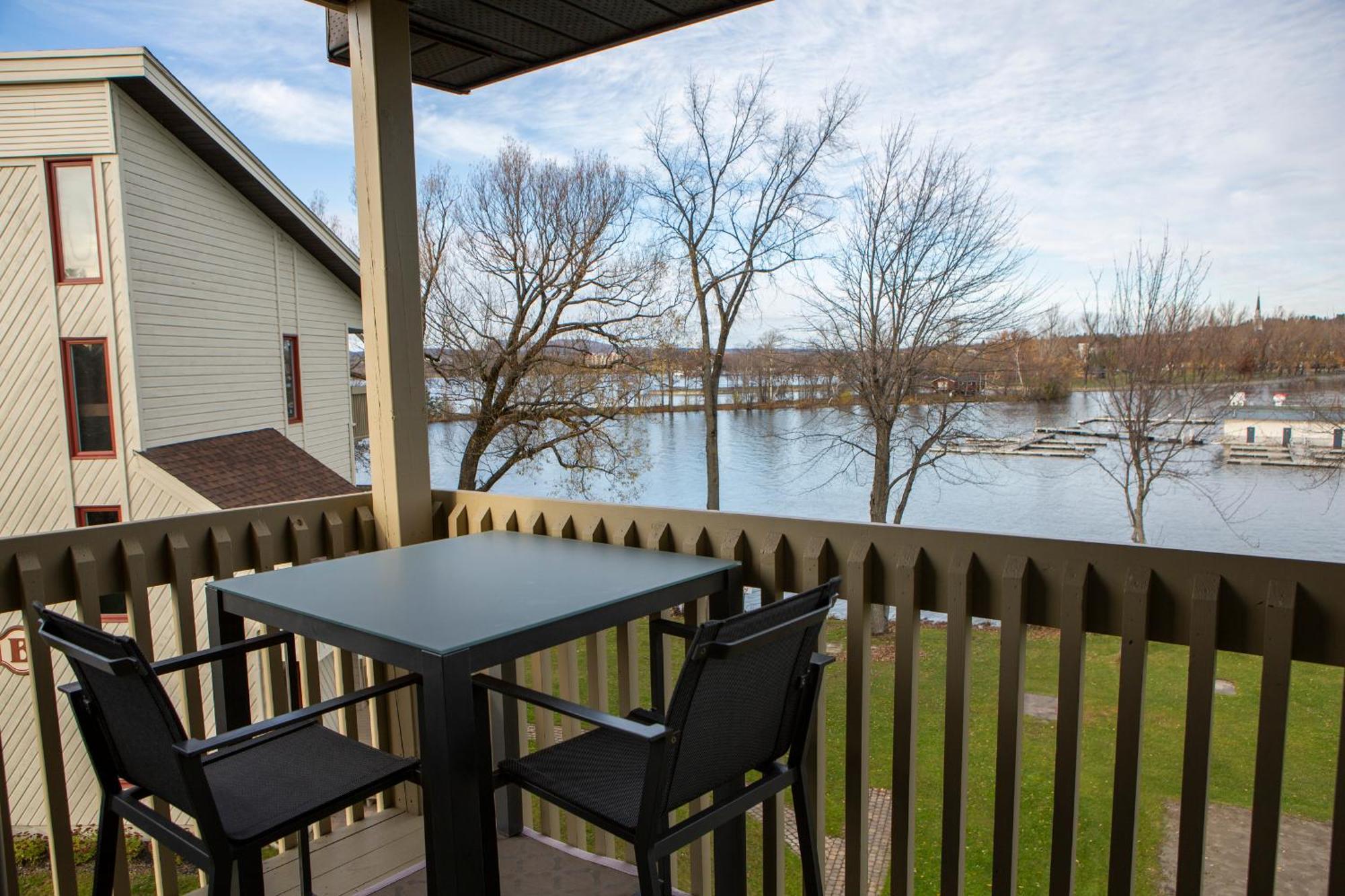 Location Tourisme Estrie - Oberge Du Village マゴグ エクステリア 写真