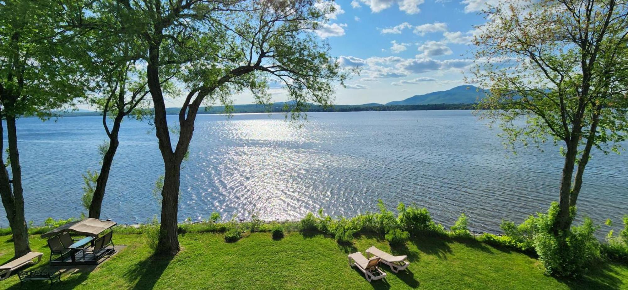 Location Tourisme Estrie - Oberge Du Village マゴグ エクステリア 写真